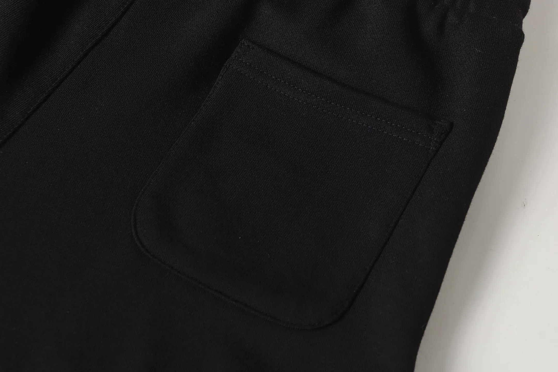 P270 #W5003 model, cross-border running quantity, please do not place an order if you pursue quality - Chrome Hearts/Chrome Hearts basic Sanskrit letter printed trousers, casual pants and sweatpants - High weight, high density and high quality, soft, delicate and skin-friendly wool, soft and silky to the touch, excellent warmth and skin-friendly properties - Custom-woven and custom-dyed, no color difference, no matter the fabric or workmanship details, beat the ordinary version on the market -Colour: black -Size: S M L XL